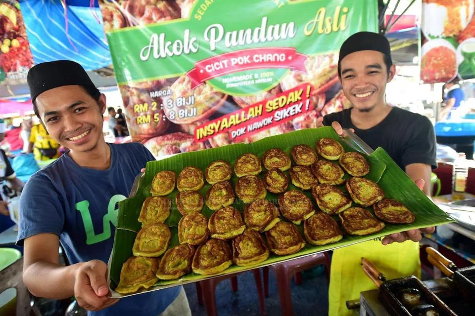 Inilah kuih akok yang menjadi kegemaran warga pantai timur pada setiap kali Ramadan.