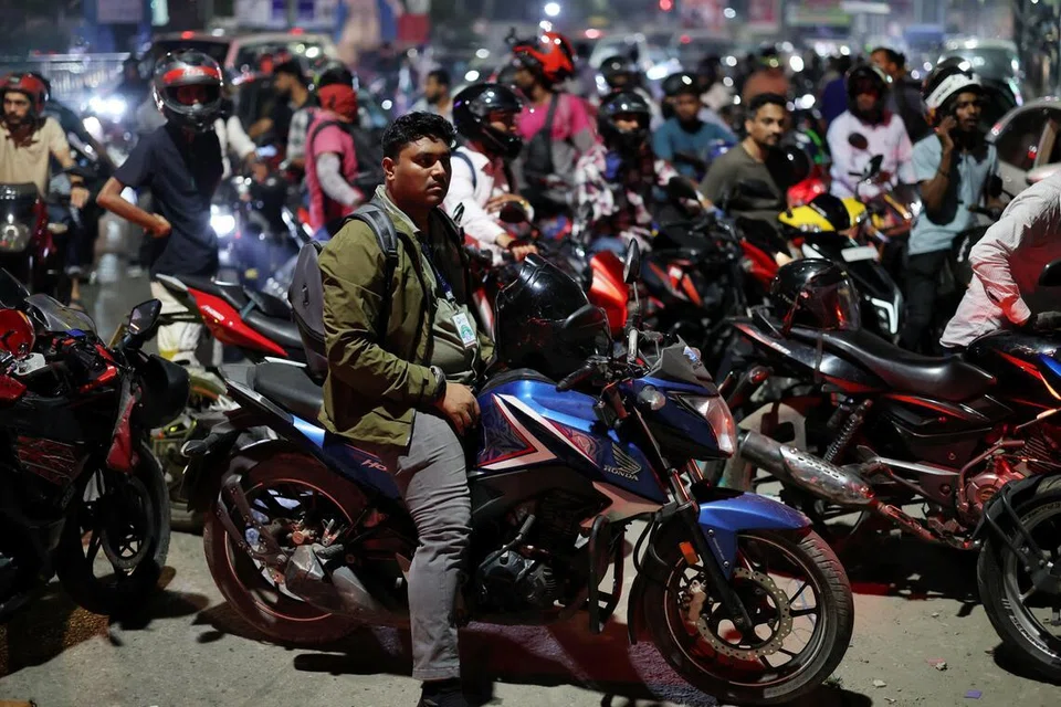 harga minyak mentah jatuh, Iran buka Selat Hormuz, konflik Timur Tengah, Dhaka