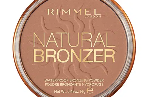 Rimmel Natural Bronzer ($15.90), memberikan kesan penampilan ‘sun-kissed’ atau sawo matang tanpa rona jingga berlebihan, sesuai untuk menyerlahkan ciri-ciri wajah.