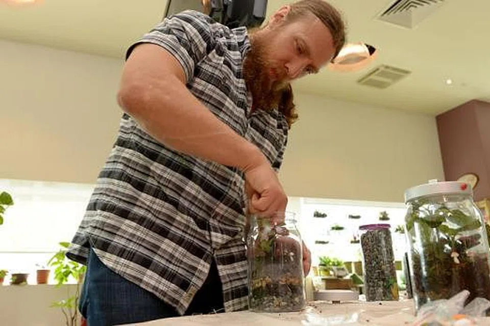 HARGAI ALAM: Itulah pegangan Bryan Lloyd Danielson aatu lebih dikenali sebagai Daniel bagi memastikan dunia kekal terjaga demi masa depan yang lebih baik. - Foto TUKIMAN WARJI