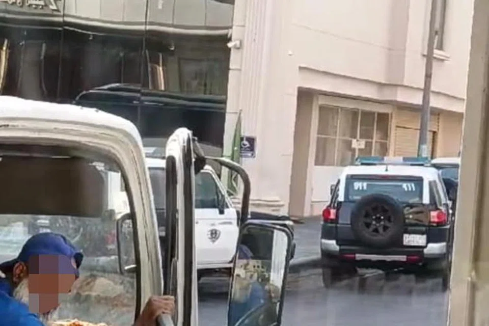 Pasukan polis Arab Saudi membuat pemeriksaan di apartmen penginapan jemaah yang menggunakan visa pelancongan semasa di Shisha  diselubungi ketakutan bimbang ditahan pihak berkuasa. 