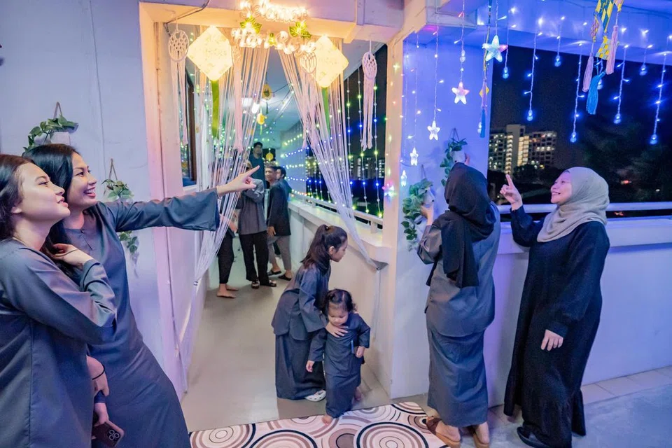 PERLU ERATKAN TALIAN PERSAUDARAAN: Hubungan keluarga kian renggang dek struktur keluarga yang berkembang, kemewahan yang bertambah dan polarisasi yang semakin meningkat, kata penulis.