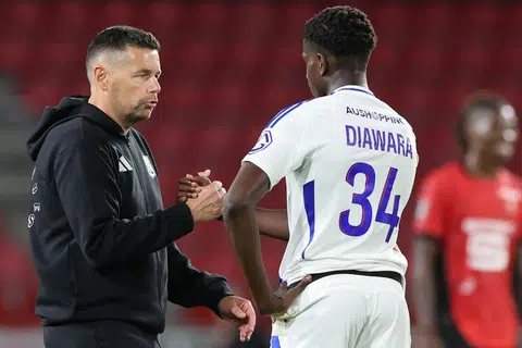 Pasukan Ligue 1 Perancis, Olympique Lyonnais (OL) perlu mengumpul sebanyak 100 juta euro ($145 juta) sebelum tempoh perpindahan ditutup agar tidak melanggar undang-undang badan pemerhati kewangan liga mereka.