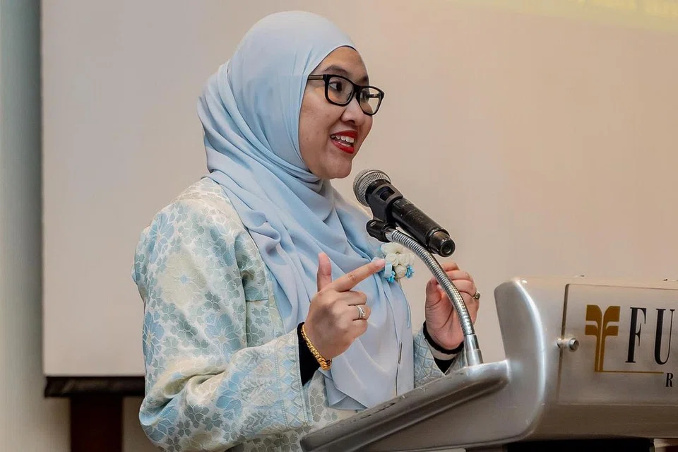 - Presiden kanan Mahkamah Syariah, Cik Guy Ghazali.