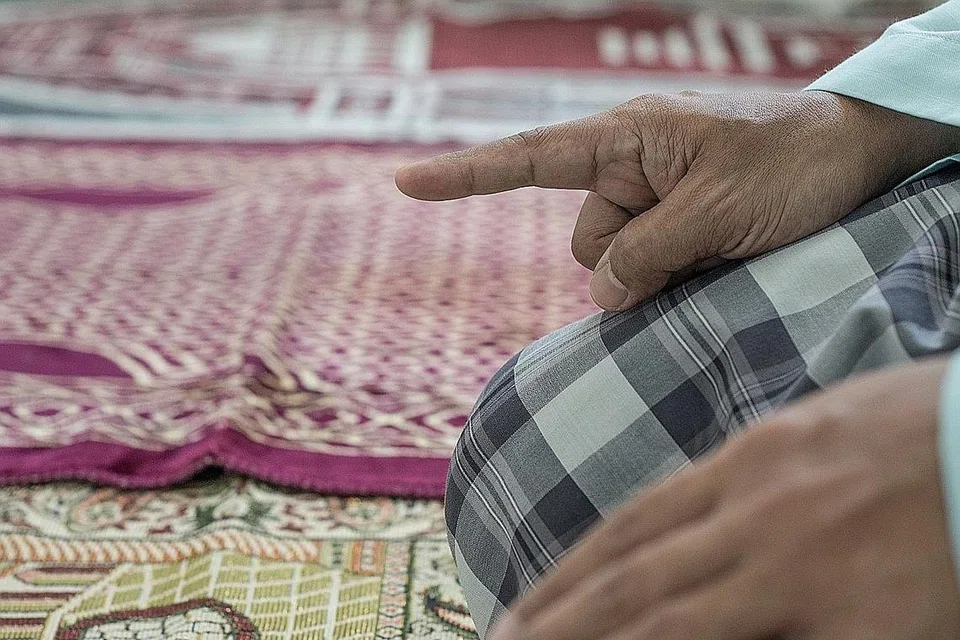 MENGIKUT PERBUATAN NABI: Sekiranya kita kasihkan Allah dan rasul-Nya, jika benar-benar kita mentaati Allah dan rasul-Nya, maka sewajibnyalah kita mengikuti apa sahaja yang diperbuat oleh Rasululllah saw yang berkait dengan keimanan, ketakwaan dan ibadat. Justeru, masuk bulan Syaaban, kita menuruti kelakuan Rasululllah saw dengan membanyakkan berselawat, bersembahyang sunat, berzikir, bersedekah dan berpuasa. - Foto ISTOCK