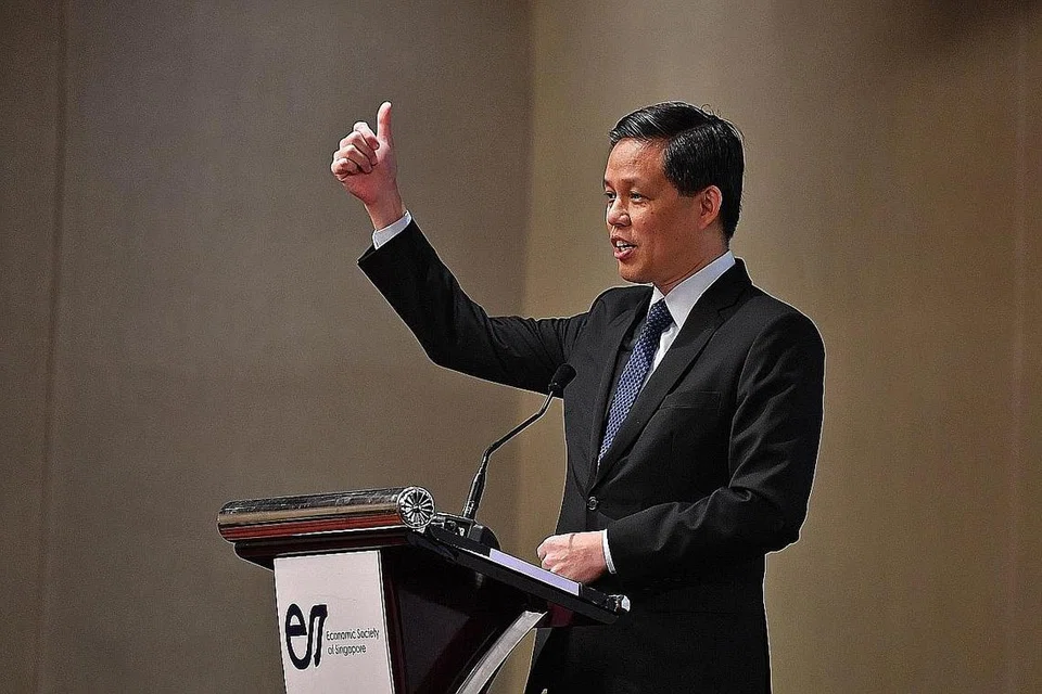 ATUR LANGKAH, PERSIAP MINDA: Menteri Perdagangan dan Perusahaan, Encik Chan Chun Sing, mengemukakan beberapa usulan bagi membawa Singapura menempa tangga jaya dalam industri ekonomi masa depan. - Foto BH oleh CHONG JUN LIANG