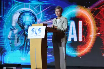 Menteri Penerangan dan Pembangunan Digital, Cik Josephine Teo, berucap di Forum Tech3 2026 anjuran Persatuan Komputer Singapura, di Hotel The Ritz-Carlton, Millenia Singapore, di Marina Bay, pada 20 Ogos.