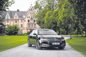 TAWARAN BAIK: Skoda Superb menawarkan pelbagai ciri mewah, ruang lebih luas pada harga yang lebih dimampui. - Foto SKODA