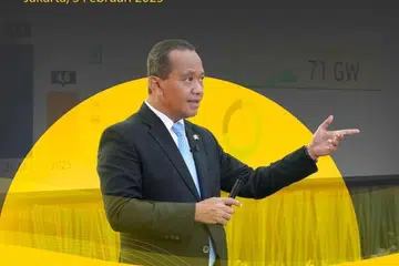 Universiti Indonesia (UI) menggantung sementara gelaran kedoktoran Menteri Tenaga dan Sumber Mineral, Encik Bahlil Lahadalia, pada November 2024, dan kini mengarahkan beliau untuk memperbaiki tesis kedoktorannya, namun menolak gesaan agar ijazah beliau dibatalkan.