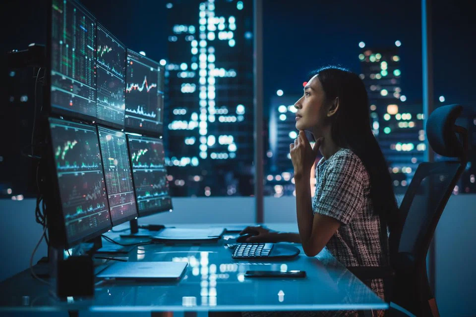 PERLU SEIMBANG: Usaha mendapatkan nasihat dan panduan kewangan lebih baik dari pelbagai sumber, termasuk sumber yang bertauliah dan berkelayakan. 