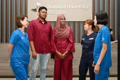 Hasil bimbingan pasukan penjagaan Hospital Universiti Nasional (NUH), pasangan ibu bapa, Encik Thajudeen Mohammed Mohideen Aasif dan Cik Roshan Shabiha, kini lebih yakin mengurus keadaan anak mereka di rumah, termasuk memantau paras gula darah dan mengenal pasti keadaan yang memerlukan rawatan perubatan.