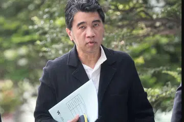 Bekas pengadil pertanding, ‘Singapore Idol’, Ken Lim, tampil memberi keterangan bagi pembelaan diri sendiri di mahkamah pada 22 Julai.
