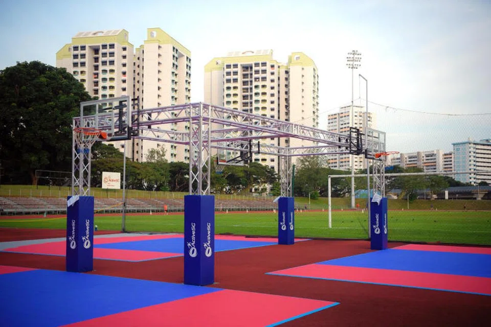 PELBAGAI AKTIVITI: Pengunjung boleh mencuba sukan seperti bola sepak, bola keranjang, olahraga dan tenis meja, serta meraih pengalam baru mencuba permainan ‘zorb ball’ di Pusat Sukan Bedok ActiveSG pada 5 dan 6 Ogos.