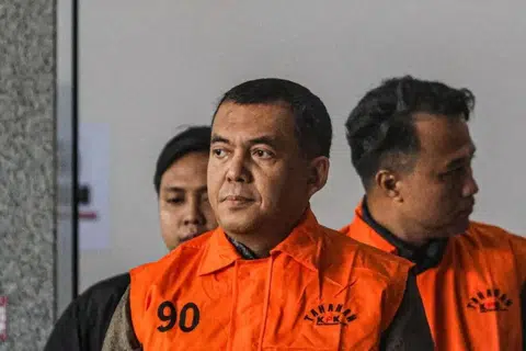skim peras Indonesia, Imigresen Indonesia, rasuah warga asing