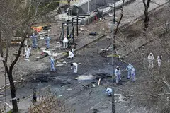 Pakar forensik menyiasat di tempat kejadian letupan pada 14 Mac 2016, sehari selepas sebuah bom kereta meletup di Dataran Kizilay, Ankara, dan membunuh sekurang-kurangnya 34 orang. 