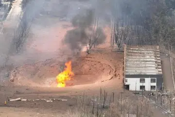 Ledakan kuat saluran paip gas bawah tanah milik Petronas yang meletup dan terbakar di Putra Heights, Subang Jaya, Selangor, membentuk kawah sedalam kira-kira 10 meter. 