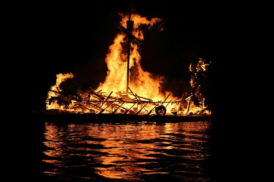 SELAMI BUDAYA VIKING: Di Pesta Api Up Helly AA, segalanya tentang budaya Viking dapat anda lihat penuh meriah.