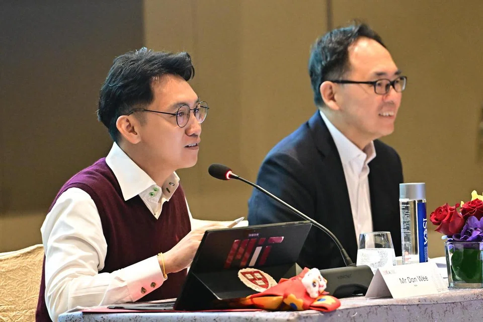 Anggota Parlimen (AP) Kawasan Undi Perseorangan (SMC) Bukit Panjang, Encik Liang Eng Hwa (kanan), dan GRC Chua Chu Kang, Encik Don Wee, mempengerusikan bersama perbincangan prabelanjawan anjuran Institut Akauntan Bertauliah Singapura (Isca) di Hotel One Farrer, pada 14 Januari.