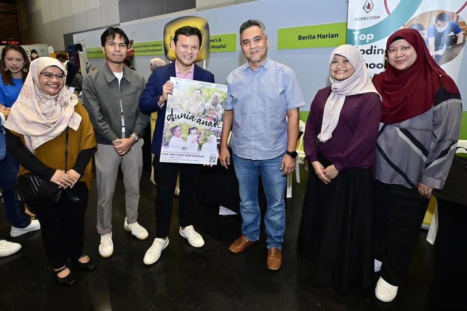 Izwandi Azman, Norhaiza Hashim, Nur Adilah Mahbob, Dr Noraslinda Zuber