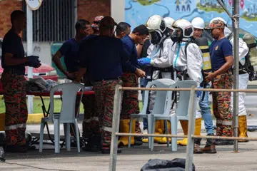 Pasukan mencari dan menyelamat (SAR) meneruskan operasi mencari mangsa tanah jerlus warga India di loji Indah Water Konsortium (IWK) di Pantai Dalam, Kuala Lumpur.