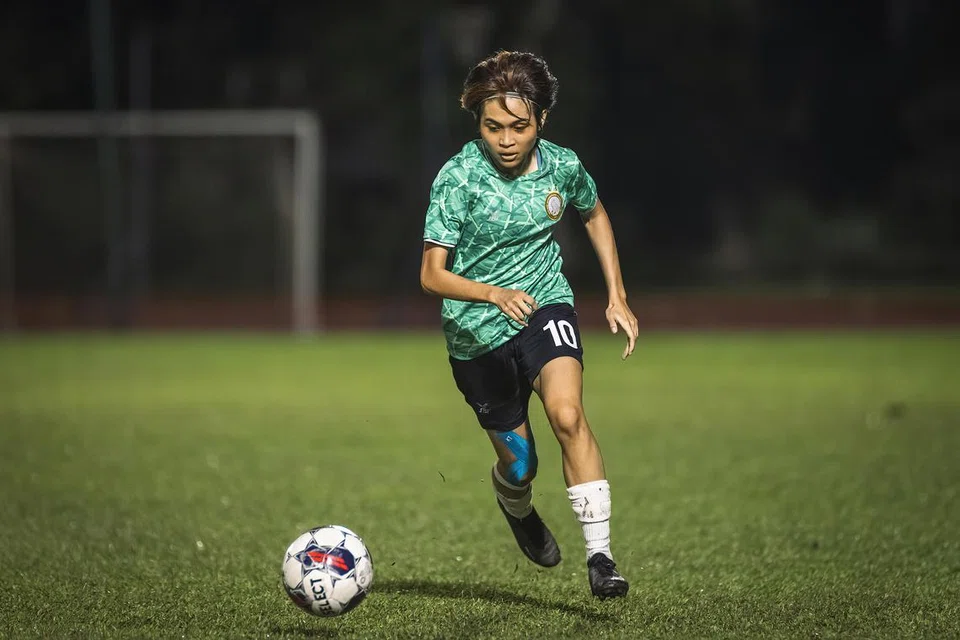 Pemain Geylang International, Farah Nurzahirah dijangka bermain menentang Brisbane Roar pada 4 April. Perlawanan tersebut melibatkan Brisbane Roar menentang pasukan All-Stars Liga Perdana Wanita (WPL).