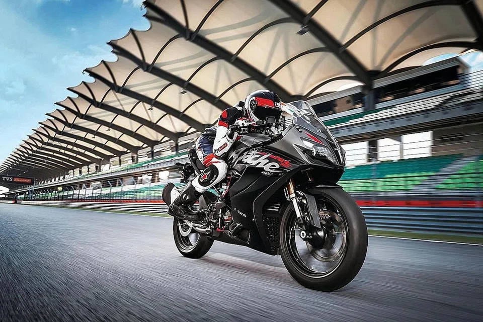 ANTARA MODEL YANG TERBAIK: Firma dan pengeluar motor terkemuka dari India, TVS Motors, telah melancarkan dua model motosikal terbaru di pasaran, TVS Apache RTR 200 4V dan TVS Apache RR 310, yang kian mendapat perhatian di rantau ini. - Foto-foto TVS MOTOR PTE LTD.