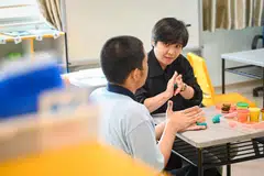 GURU BERDEDIKASI: Cik Nur Farhana Kamal, seorang guru pendidikan khas di Sekolah AWWA di Lorong Napiri, sering mempertimbangkan bagaimana cara terbaik untuk menyokong keperluan murid-muridnya.