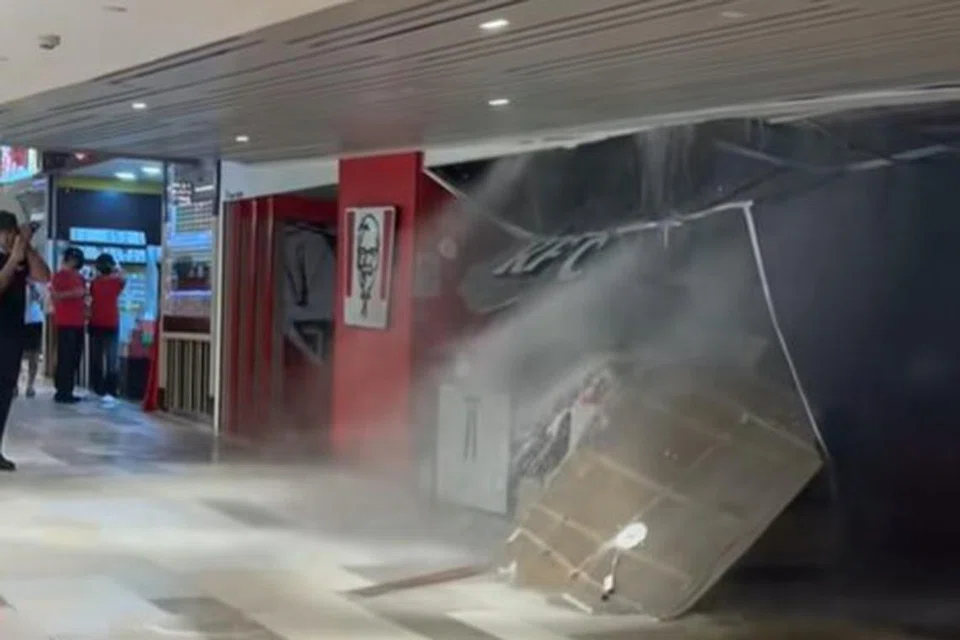 Gambar dari tangkapan skrin video yang dimuat naik pengguna TikTok @.gurms menunjukkan kerosakan yang terjadi di KFC setelah paip pemercik air bocor di pusat beli-belah City Square pada 3 September.