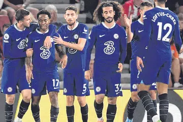 PRESTASI MEROSOT: Chelsea mengalami tempoh paling kritikal, kalah dua kali dan seri sekali dalam enam perlawanan EPL. Ia juga kalah dalam perlawanan pertama Liga Juara-Juara dan hanya mampu seri 1-1 di Stamford Bridge, Khamis lalu. - Foto EPA-EFE