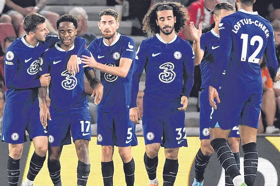 PRESTASI MEROSOT: Chelsea mengalami tempoh paling kritikal, kalah dua kali dan seri sekali dalam enam perlawanan EPL. Ia juga kalah dalam perlawanan pertama Liga Juara-Juara dan hanya mampu seri 1-1 di Stamford Bridge, Khamis lalu. - Foto EPA-EFE