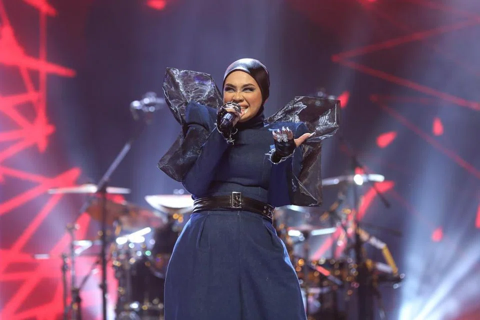 BERNADA TINGGI: Penyanyi Liza Hanim terkenal dengan suara bernada tinggi dan tidak sabar menanti cabaran pada pentas akhir peraduan nyanyian ‘All Stars Gegar Vaganza’ (ASGV) pada 10 Disember di Axiata Arena, Bukit Jalil, Kuala Lumpur.