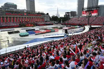 Kontinjen-kontinjen Perbarisan Hari Kebangsaan (NDP) 2024 bersedia di lapangan dalam segmen Perbarisan & Upacara (P&C). NDP kali ini menampilkan 35 kontinjen dan lebih 2,100 peserta perbarisan.