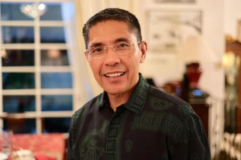 PAPAR SEMANGAT MASYARAKAT: Menteri Kedua (Ehwal Luar merangkap Pendidikan), Dr Mohamad Maliki Osman, ialah juga Pengerusi Jalur Budaya Geylang Serai.