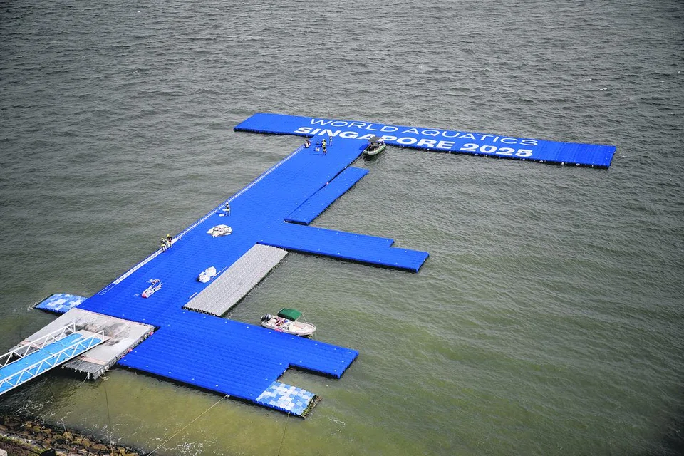 Dalam satu kenyataan, World Aquatics,  menyatakan bahawa acara perlumbaan renang terbuka 10 kilometer wanita, yang pada awalnya dijadual dimulakan pada 15 Julai di Sentosa, kini akan diadakan sehari kemudian.  