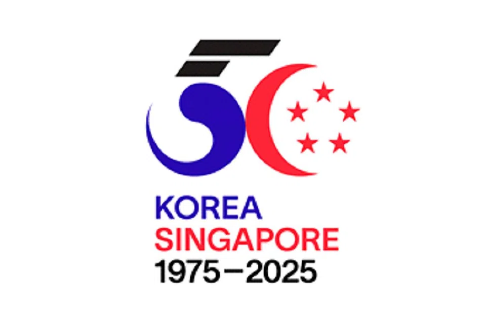 Reka bentuk pemenang, yang dihasilkan oleh seorang pelajar dari Universiti Kebangsaan Seni Korea, menggabungkan elemen simbolik dan warna yang diambil dari bendera kebangsaan Korea Selatan dan Singapura.