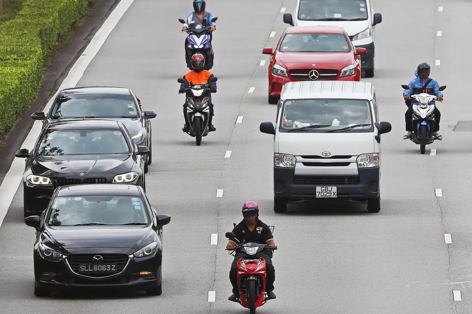 TURUN NAIK HARGA COE: Premium untuk Kategori A naik 3.6 peratus kepada $88,020, manakala untuk kereta yang lebih besar turun 3.9 peratus kepada $130,100.