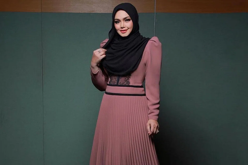 SITI NURHALIZA: Pernah bernaung di bawah label syarikat yang sama dengan Noraniza Idris. - Foto fail