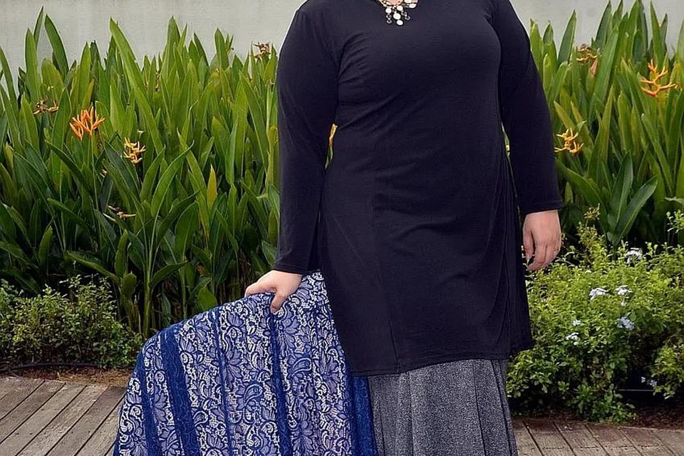 SENANGI UKHUWAH MASYARAKAT ISLAM: Cik Sharon Assya rasa terpanggil memeluk Islam selepas menonton siaran lintas langsung ibadah haji di Makkah lapan tahun lalu. - Foto KHALID BABA