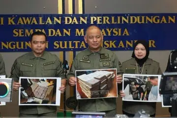 Timbalan Ketua Pengarah (Operasi) AKPS, Datuk Mohd Nasaruddin M Nasir (tengah), pada sidang media di  Bangunan Sultan Iskandar (BSI), Johor Bahru.
