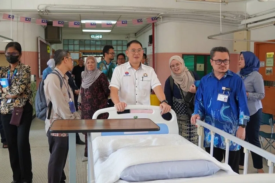 Malaysia, Johor Bahru, Hospital Sultanah Aminah, katil, naik taraf, Ling Tian Soon