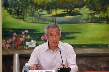 KEKAL SEBAGAI PM: Encik Lee Hsien Loong telah bersetuju untuk kekal sebagai Perdana Menteri sehingga ketua pasukan 4G baru dipilih dan bersedia untuk mengambil alih, tetapi beliau tidak "berniat untuk kekal lebih lama daripada yang diperlukan". - Foto BH oleh DESMOND FOO