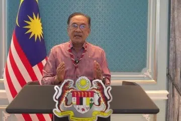 Perdana Menteri Malaysia, Datuk Seri Anwar Ibrahim, ketika menyampaikan ucapan dalam taklimat khas pada malam 1 April.