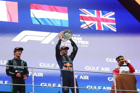 Red Bull Racing, Max Verstappen, juara Grand Prix Gulf Air Bahrain, Lewis Hamilton, KImi Antonelli