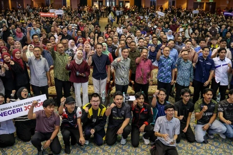 gaji premium, Johor, lulusan baru, JS-SEZ, pekerjaan