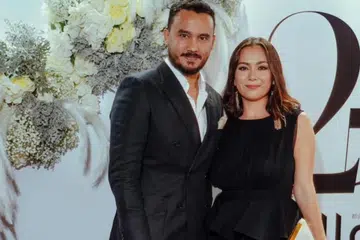 MASIH SELESA BERKAWAN: Siti Saleha (kanan) enggan rasa tertekan dan belum bersedia untuk berumah tangga dengan kekasihnya, Joshua Fitton, atas dasar masih ingin lebih mengenali.