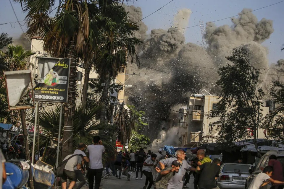 Letupan berlaku selepas pengeboman tentera Israel di Kem Pelarian Al Bureije di selatan Gaza pada 3 Jun, ketika Amerika Syarikat meminta sokongan Pertubuhan Bangsa-Bangsa Bersatu (PBB) bagi mencapai gencatan senjata di Gaza.