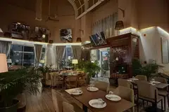 Restoran Cef Akmal Anuar kelihatan kosong di Harummanis Dubai.