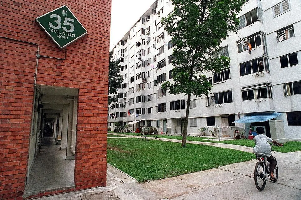 SINGKAP KENANGAN - 2005: Reka bentuk flat lama. - Foto fail