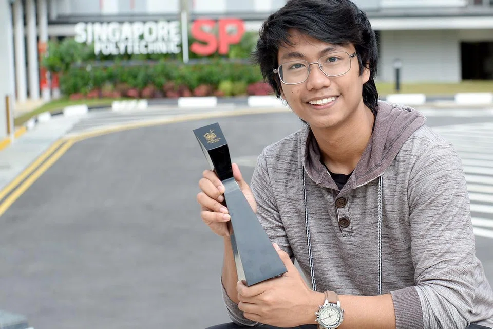 JURUTERA MUDA: Encik Indrasyah Putera Kudsi Dulkifli, yang meminati bidang kejuruteraan sejak kecil, juga merupakan antara penerima Anugerah Pelajar Contoh SP. 