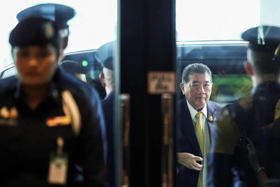 Pemangku Perdana Menteri Thailand, Phumtham Wechayachai tiba di Pangkalan Sayap 6 Tentera Udara Diraja Thailand sebelum berlepas ke Malaysia bagi menghadiri rundingan gencatan senjata berhubung konflik sempadan berdarah antara Thailand dan Kemboja yang kini memasuki hari kelima, di Bangkok, Thailand, 28 Julai 2025. 